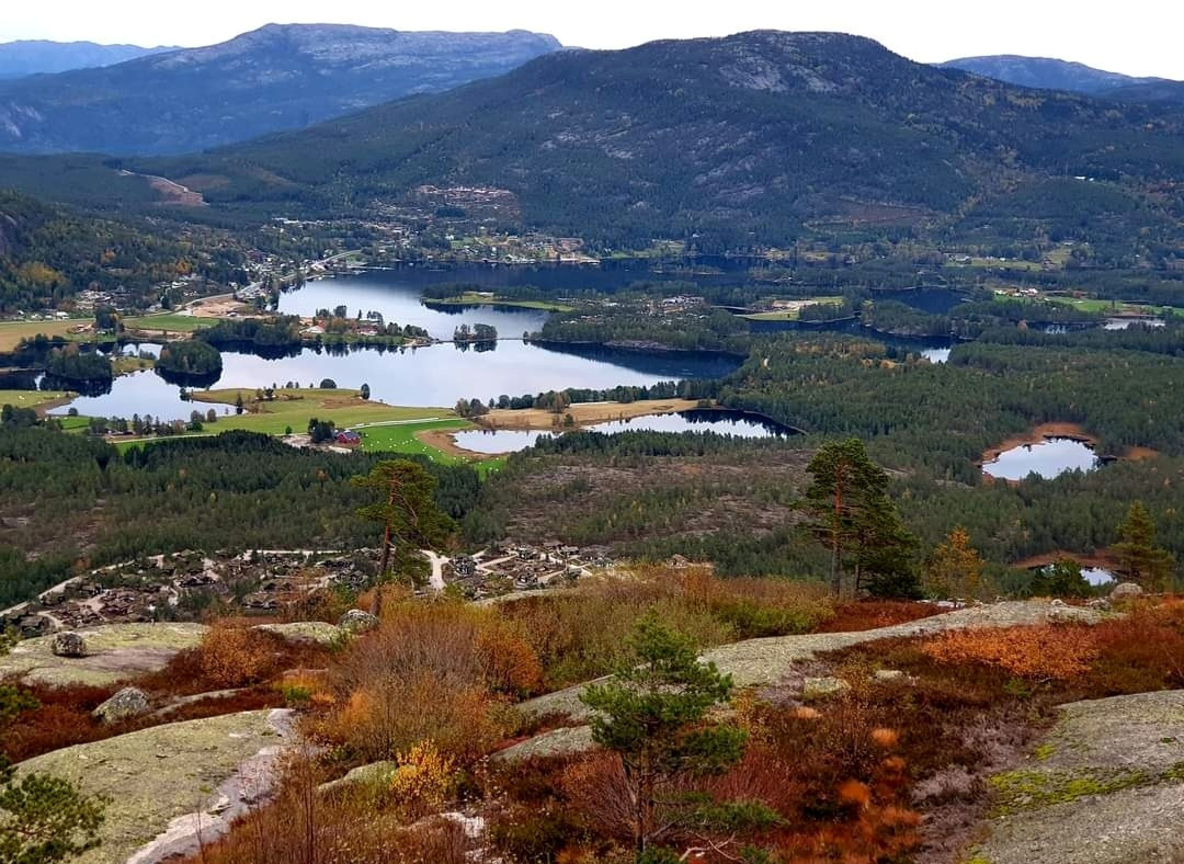 Wide view over the valley and lakes